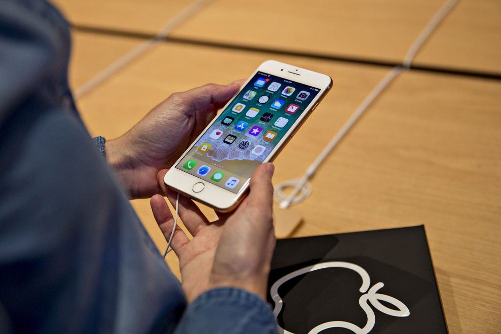 iPhone X Travando - iHelpU