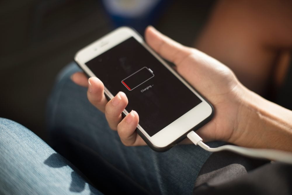 Como saber se o iPhone está carregando desligado - iHelpU