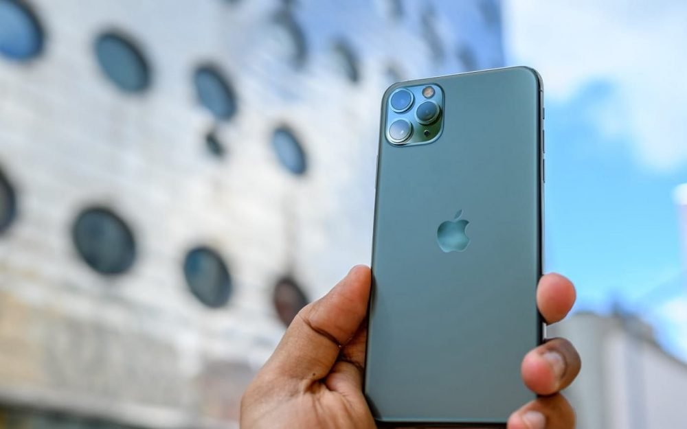 O que fazer quando o iPhone carrega mas não liga - iHelpU
